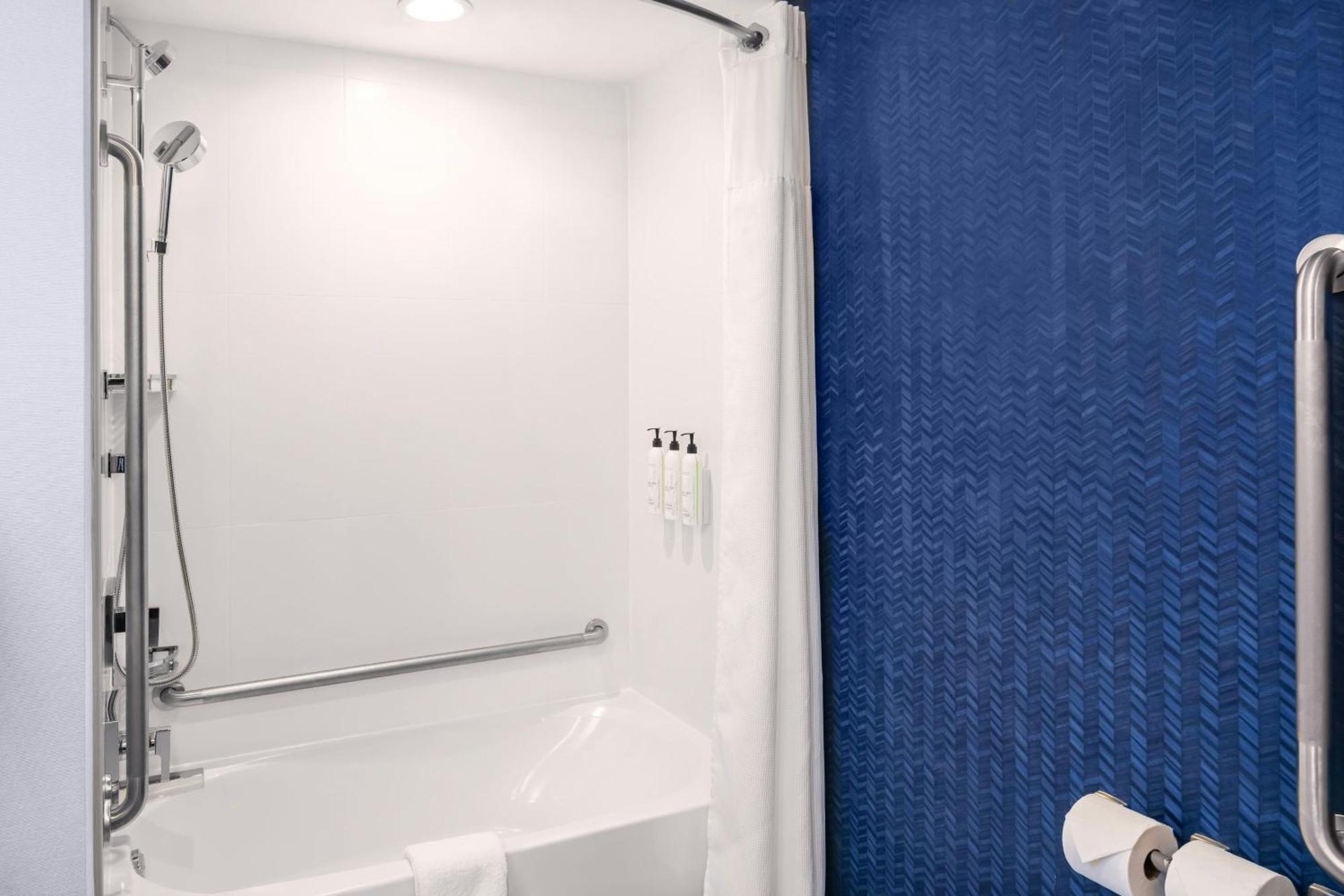 Fairfield By Marriott Inn & Suites Gravenhurst Muskoka Экстерьер фото